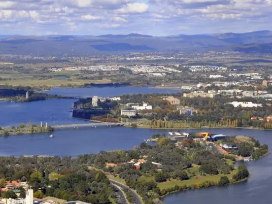 Canberra - tady mrakodrapy nehledejte